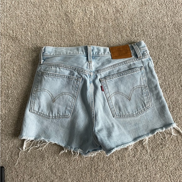 Levi’s Wedgie Short - Picture 2 of 3